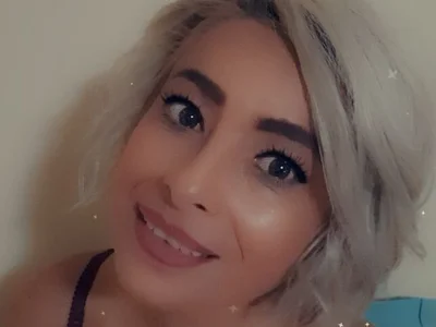 BellaBellaHot English speaking webcam model