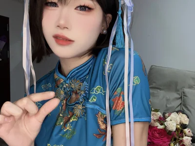 -XunMengLong- Chinese speaking webcam model