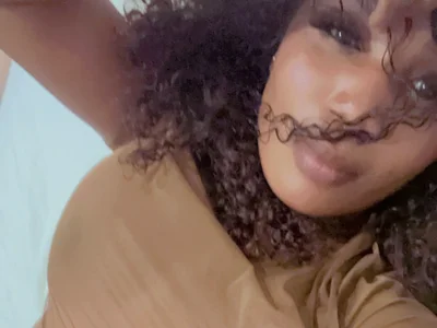 ___Nessa Ebony webcam from United Kingdom